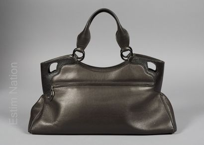 CARTIER
BAG in lightly grained black calfskin...