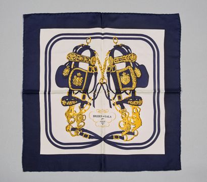 HERMES Paris
GAVROCHE in silk twill titled...