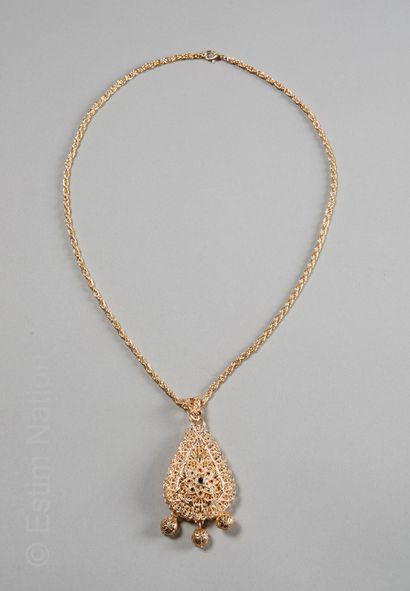 COLLIER
Important necklace in gilded metal...