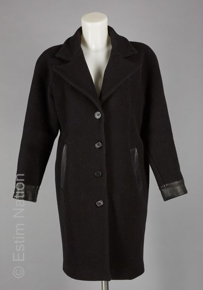 Karl LAGERFELD
Coat in black wool, pockets...