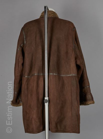 KENZO
Chocolate lambskin, one button, two...