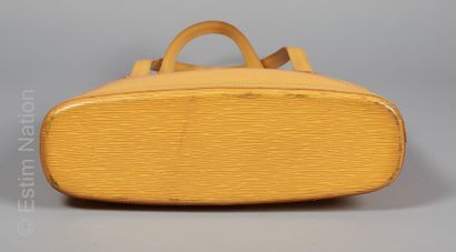 LOUIS VUITTON
BAG 