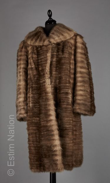 ANONYME Vintage 
Coat in taupe mink worked...