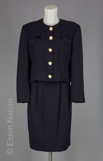 Louis FERAUD (MODIFICATION AU CATALOGUE)

Tailor...