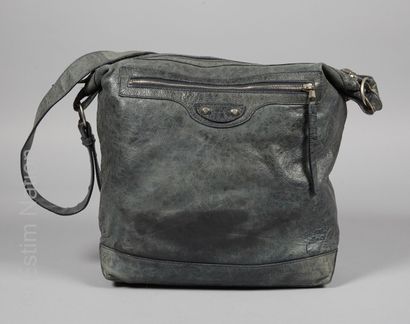 BALENCIAGA
Oil aged leather bag, shoulder...