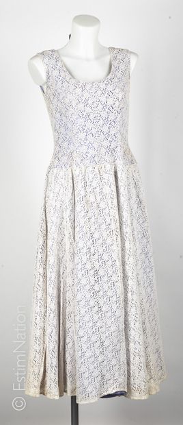 ANONYME Vintage 
LONG DRESS in white printed...