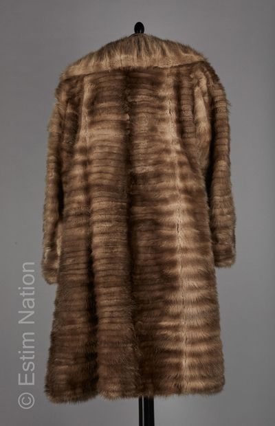 ANONYME Vintage 
Coat in taupe mink worked...