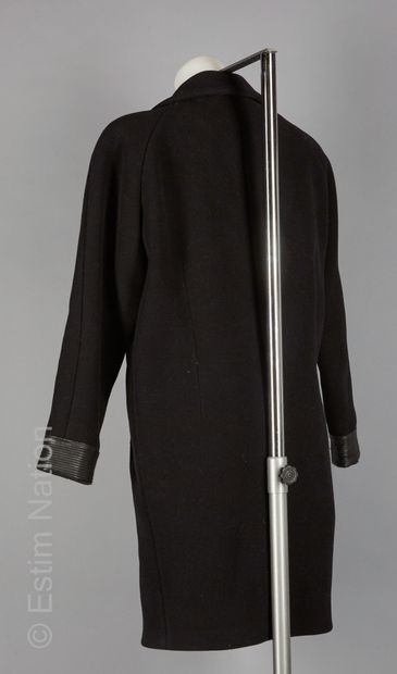 Karl LAGERFELD
Coat in black wool, pockets...