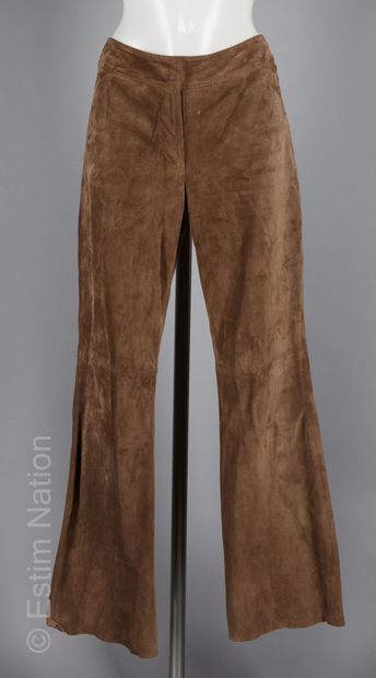 HENNES
FOUR PANTALS : the first one in chocolate...