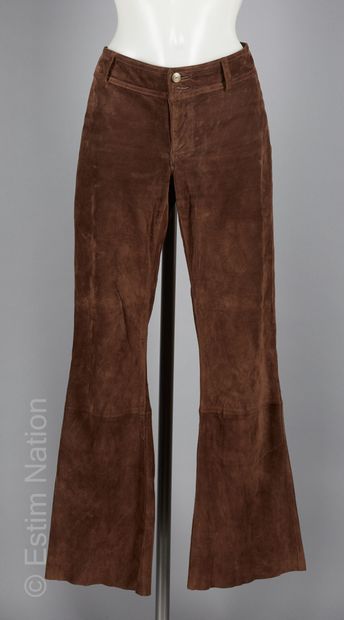 HENNES
FOUR PANTALS : the first one in chocolate...