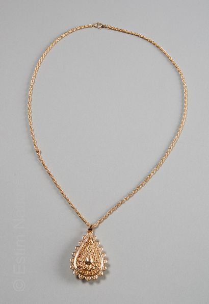 COLLIER
Important necklace in gilded metal...