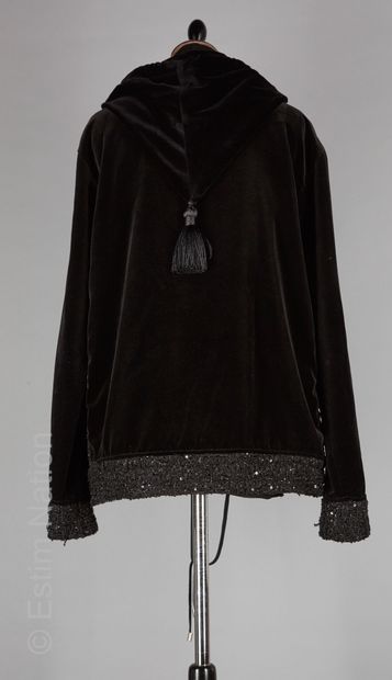 BY SASHA
Hooded SWEATER with a black velvet...