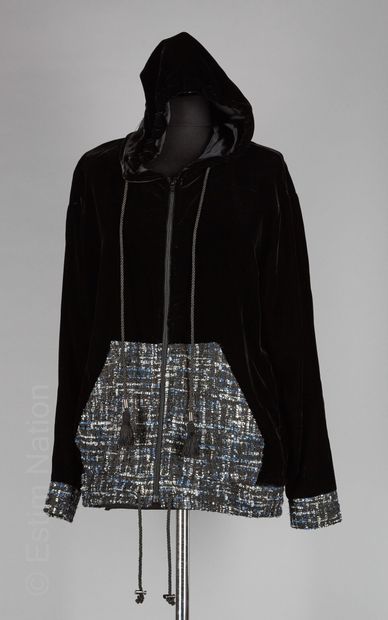 BY SASHA

Hooded SWEATER with black velvet...