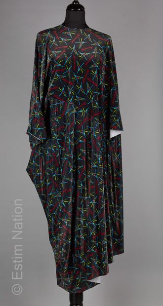 BALENCIAGA PAR DEMNA GVASALIA (COLLECTION...