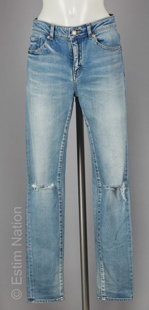 SAINT LAURENT PARIS (2019)
Light blue denim...