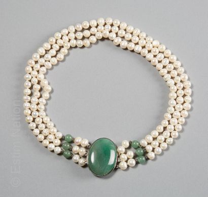 Necklace with 3 rows of freshwater pearls....