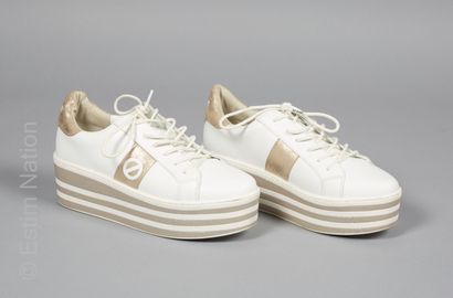 NO NAME
Pair of white leather and gold glitter...