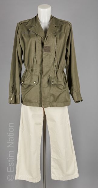 BASH, 88, ANONYME
Beige denim jeans, straight...