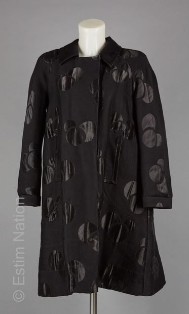 MARC by Marc Jacobs
Quilted coat in black...