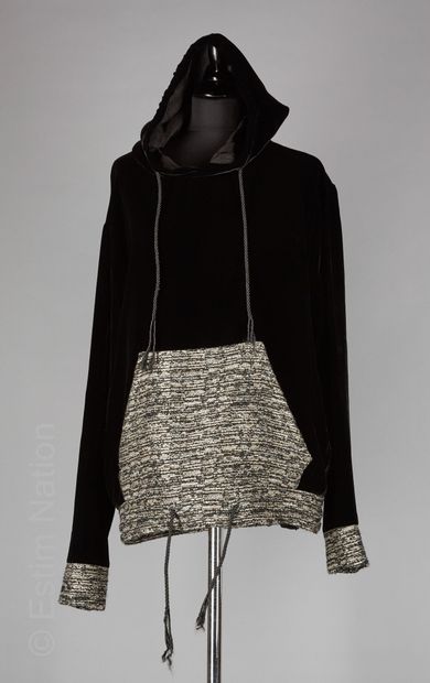 BY SASHA
Hooded SWEATER with a black velvet...