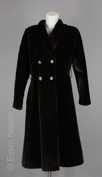 MARGOT
Coat in black fake fur, double breasted,...