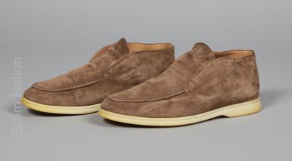 Loro PIANA
Pair of khaki leather high shoes...