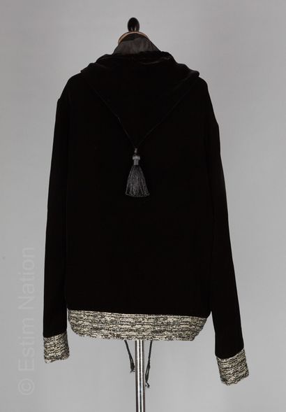 BY SASHA
Hooded SWEATER with a black velvet...