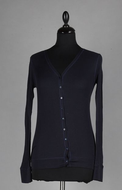 SANDRO, JAMES PERSE, VANESSA BRUNO, ANONYME
Navy...