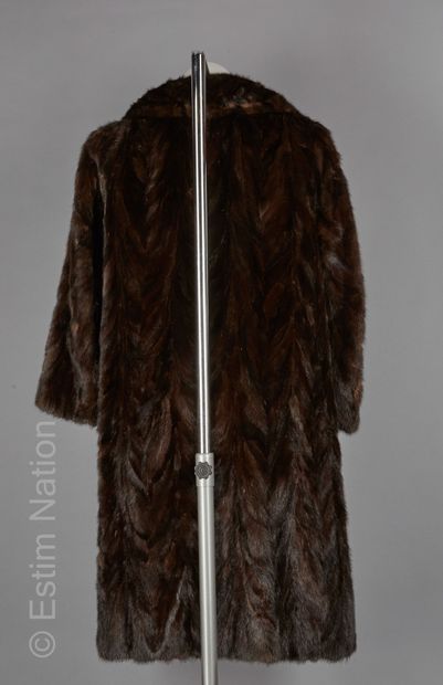 Fourrures REINER
7/8th coat in dark mink...