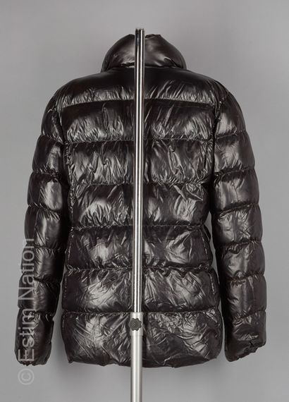 MONCLER VINTAGE (MODIFICATION AU CATALOGUE)

Black...