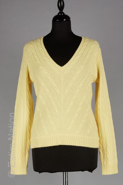 RALPH LAUREN, SUTTON STUDIO
Oversized knitted...