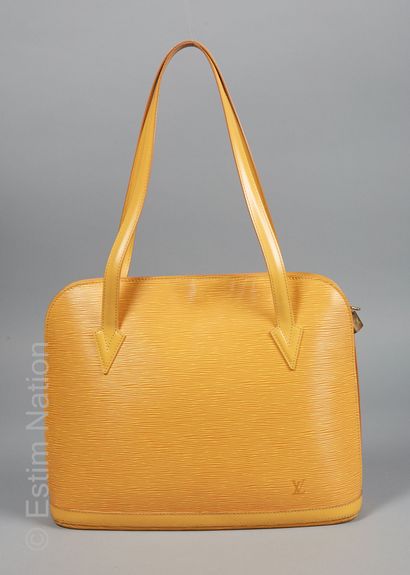 LOUIS VUITTON
BAG 