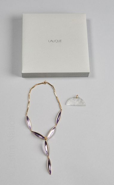 LALIQUE

Gilded metal and lilac glass NECKLACE...