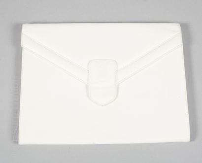 NOUVELTA
POCKET with flap and two gussets...