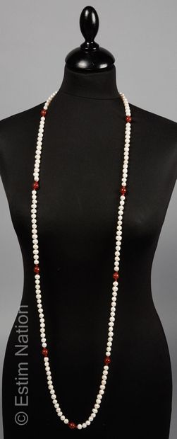 Sautoir

Long necklace made of freshwater...