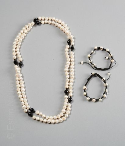 Sautoir

Long necklace made of freshwater...