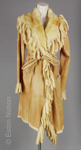 ANONYME
Fringed coat in natural rabbit, belt,...