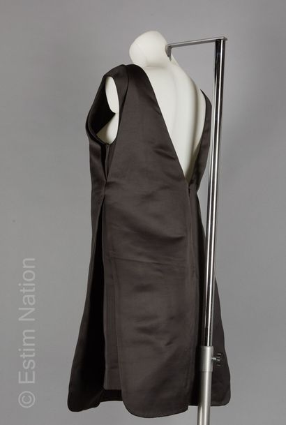 COS
Straight dress in black satin crepe,...