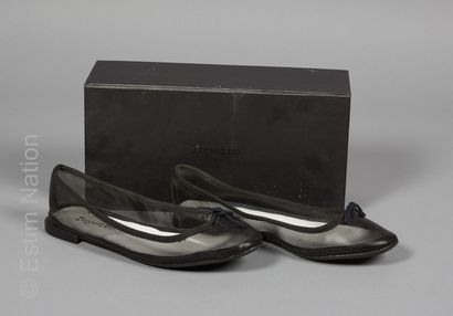 REPETTO
Pair of black composite ballet shoes...