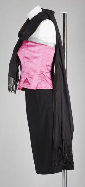 BURBERRY LONDON, JOHN GALLIANO, ANONYME
Pink...