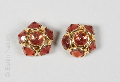 Yves Saint LAURENT
PAIR OF EAR CLIPS of dome...