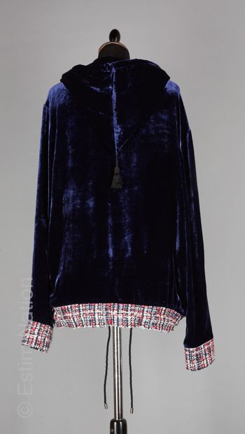 BY SASHA
Hooded SWEATER embellished with...