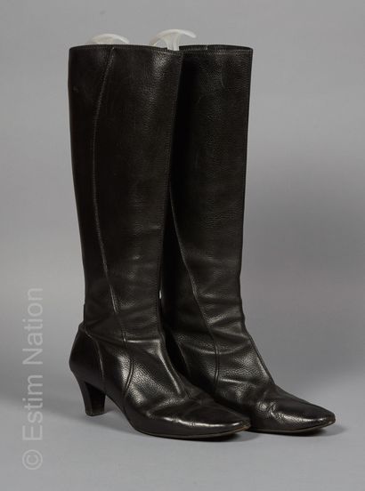 Salvatore FERRAGAMO
PAIR OF BOOTS in black...