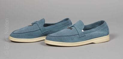 Loro PIANA
Pair of moccasins in khaki leather...