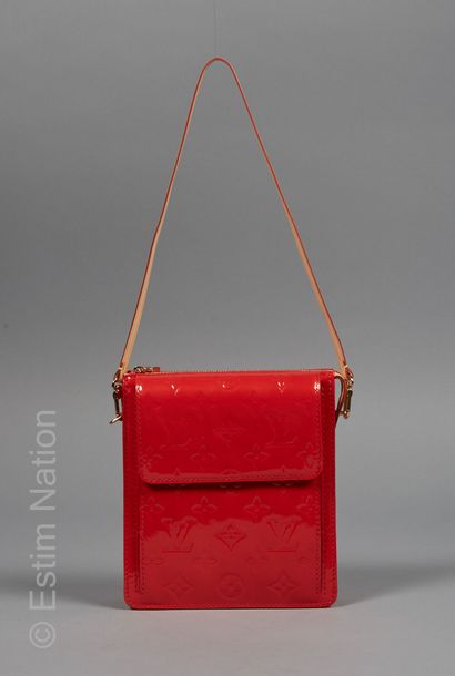 LOUIS VUITTON
SMALL BAG 