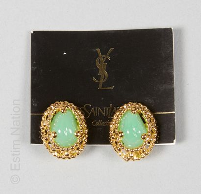 Yves Saint LAURENT

PAIR OF EAR CLIPS in...
