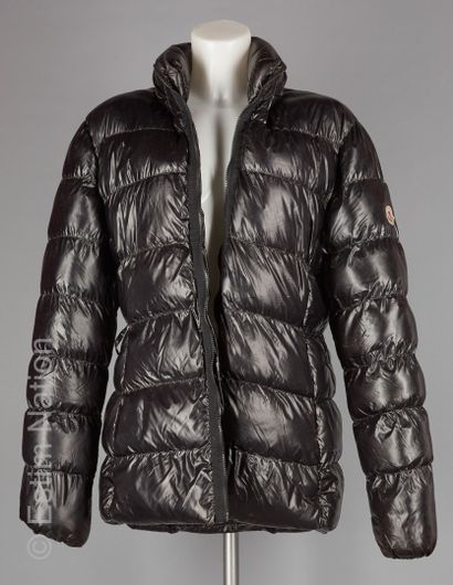 MONCLER VINTAGE (MODIFICATION AU CATALOGUE)

Black...