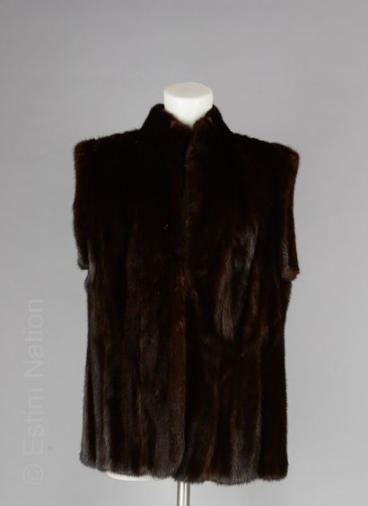 Max REBY
Sleeveless jacket in dark mink,...