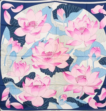 Hermès Vintage
SQUARE in printed silk twill...