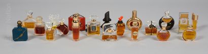 LOT DE MINIATURES
Set of 20 miniature homothetical...